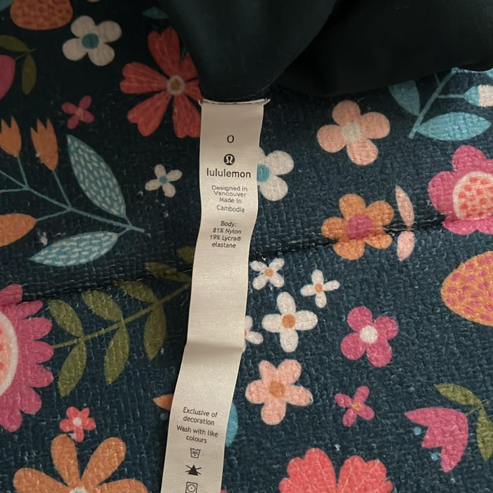 Green Lululemon 28” Align Leggings - LIKE NEW! - Picture 3 of 4